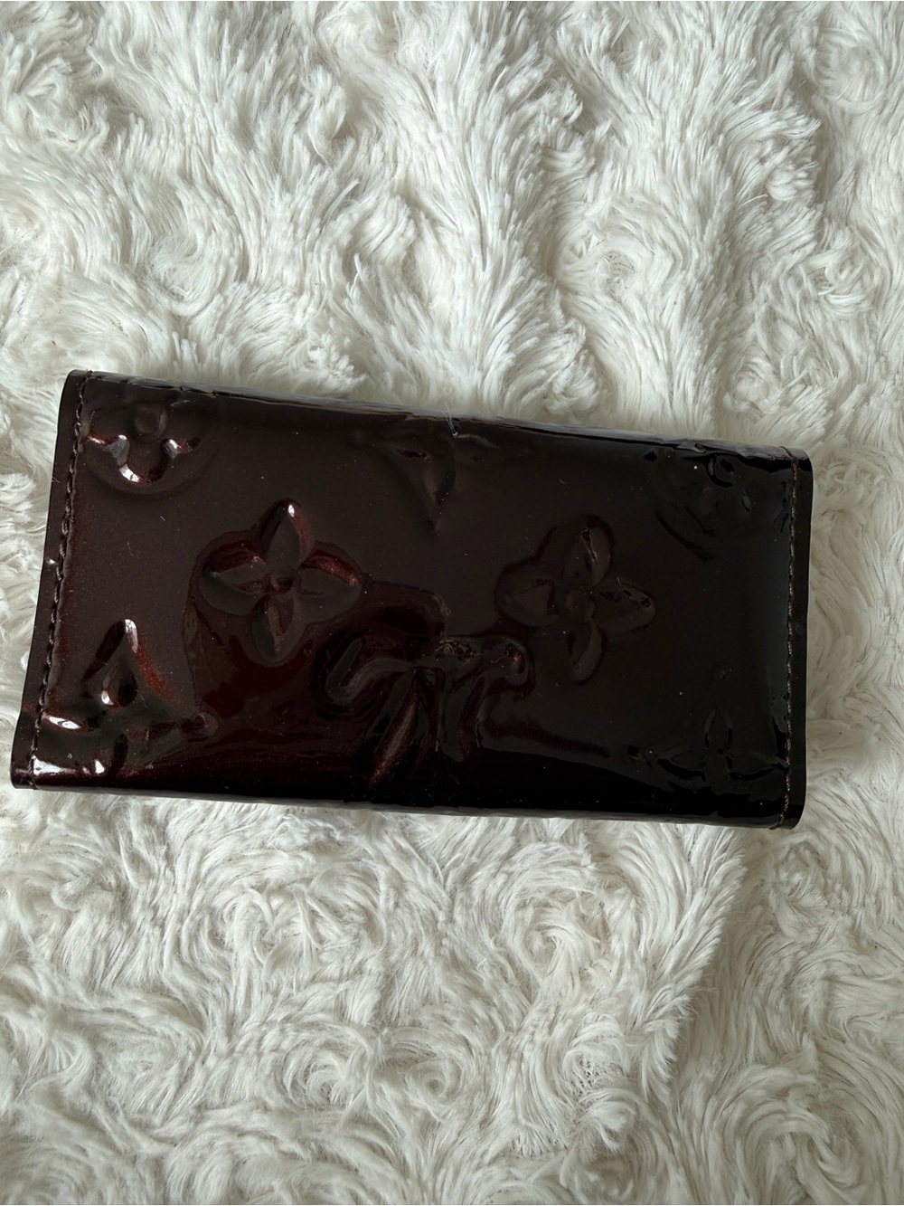 Louis Vuitton Vernis Key Pouch in Deep Cherry Patent - Picture 2 of 4